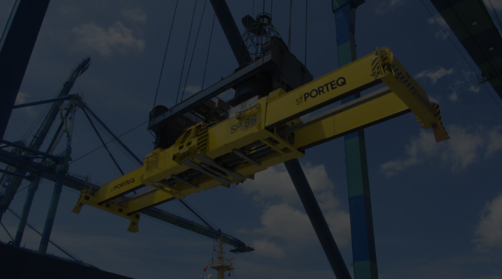 Spreader for container handling