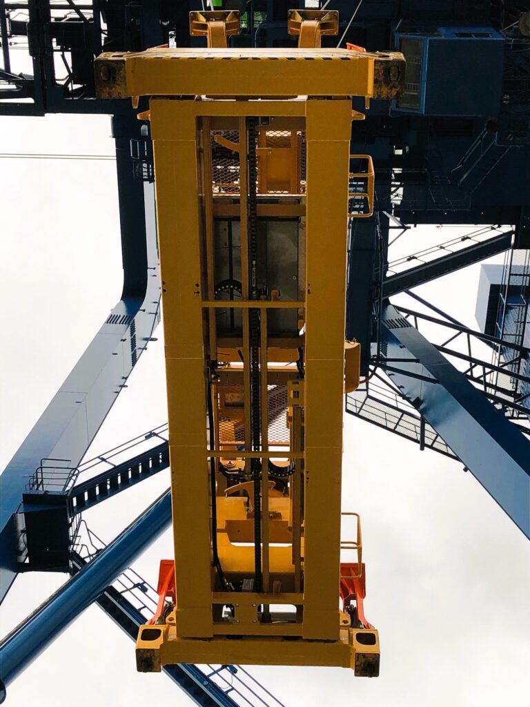 Container handling spreaders