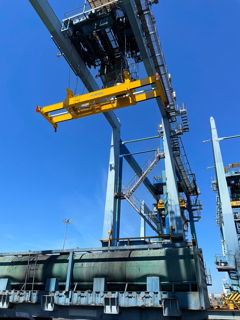 Container spreader sfPORTEQ