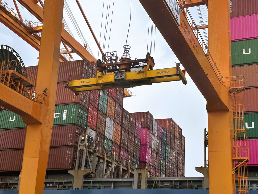 sfPORTEQ container spreaders for containerhandling